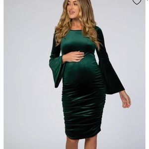 Forest Green Velvet Maternity Dress
pinkblushmaternity.com
size medium